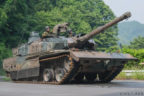 牛博 日本摄影师分享10式坦克照片 保养状态糟糕 陆上自卫队尚能饭否？